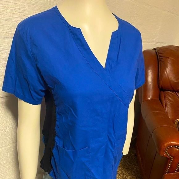 Scrub top - Picture 3 of 4